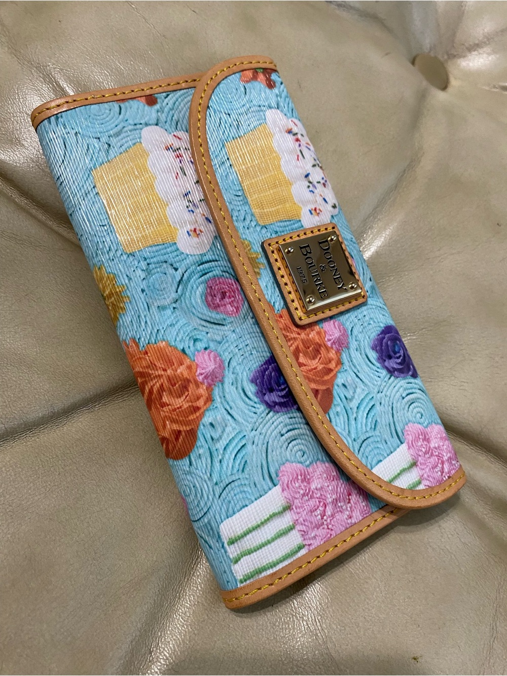 HTF Dooney & Bourke Cupcake Wallet Blue